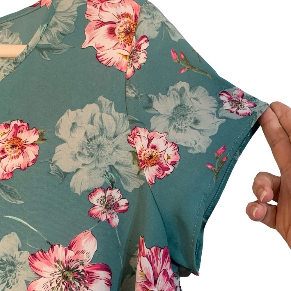 Torrid teal green floral cap sleeve blouse. Size 00‎ (M-L) - Picture 4 of 8